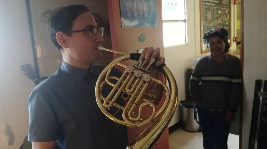 Heriberto Pinzón playing the French horn